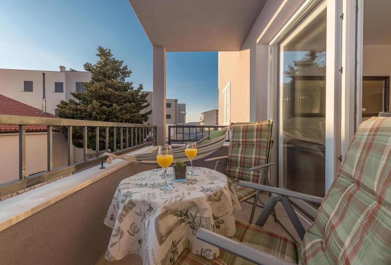 Neno Lägenhet Makarska Exteriör bild
